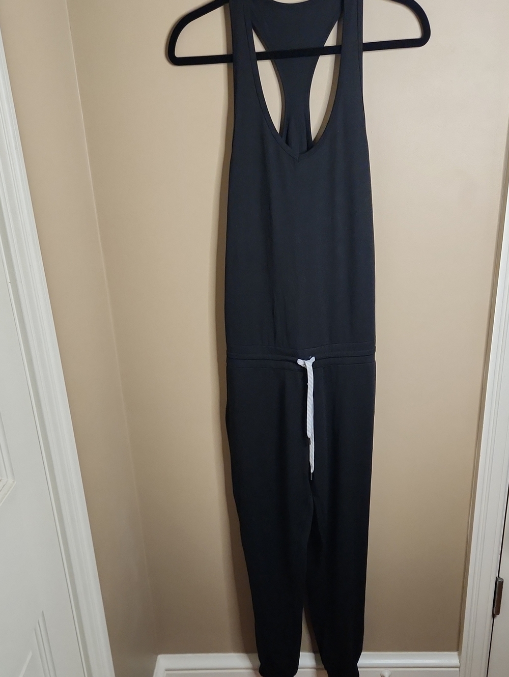 Vuori Lux Jumpsuit in Black. Size S.  #VW426